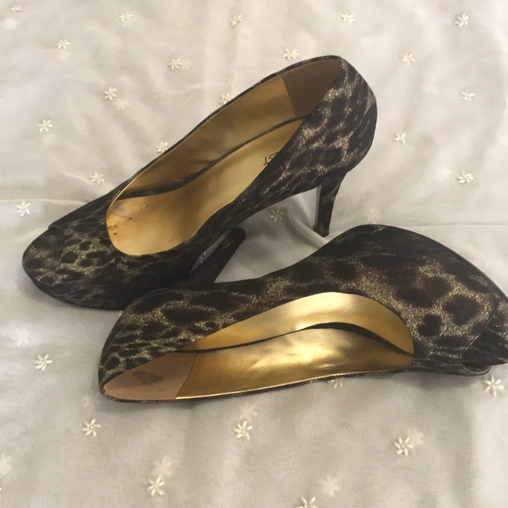 Shoes - Picture 4 of 4
